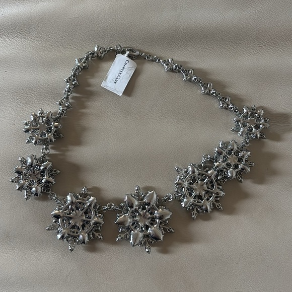 NWT Stunning Silver Snowflake Crystal Necklace - Picture 3 of 4
